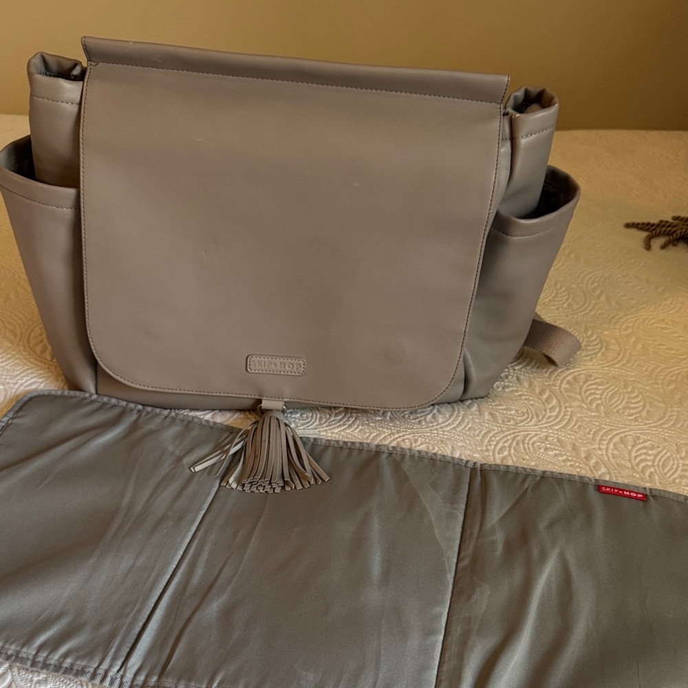 Skip Hop Stylish diaper bag with backpack adjustable straps.